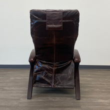 Load image into Gallery viewer, Certified Renewed Svago Newton Zero Gravity Recliner