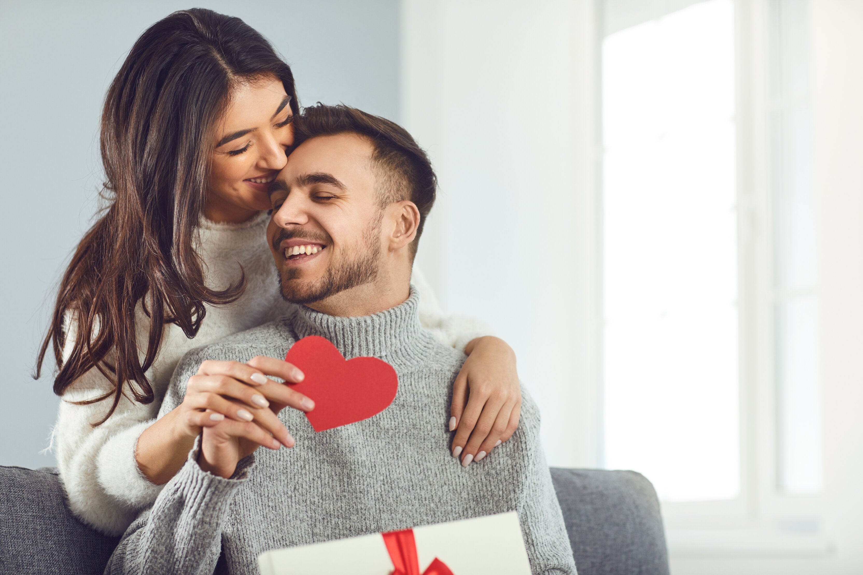 couple giving the perfect valentine's day gifts