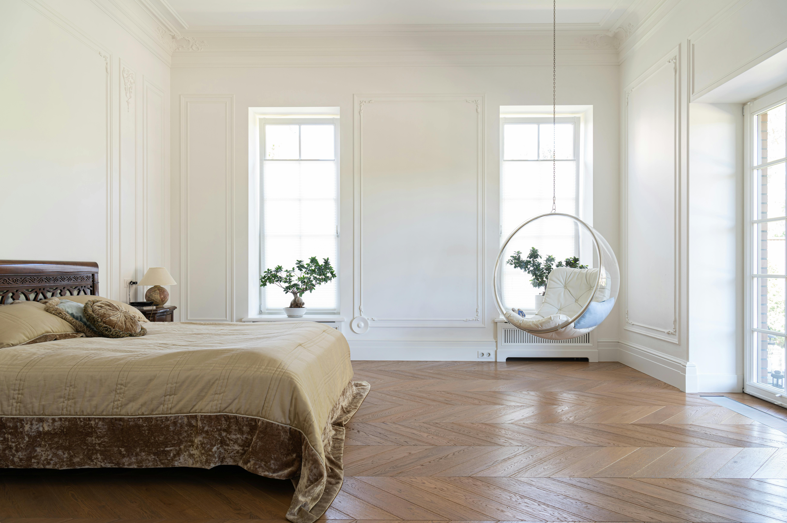 large-spacious-bedroom