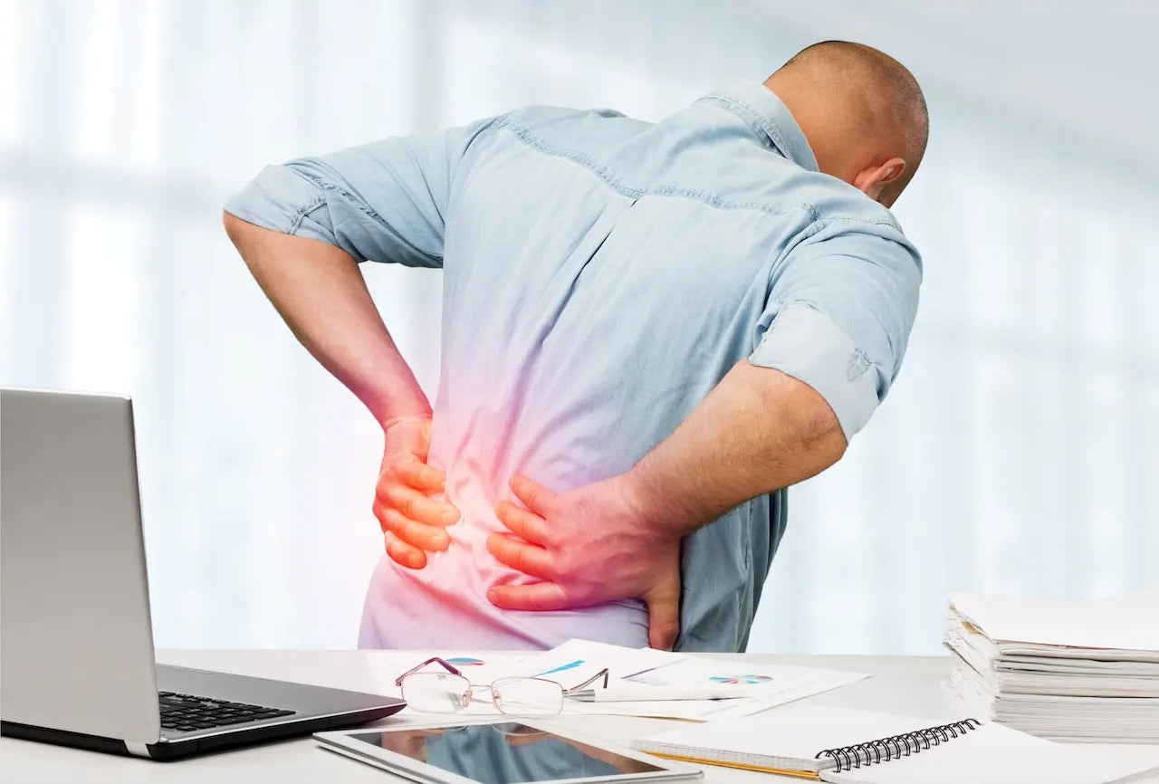 man experiencing eds back pain