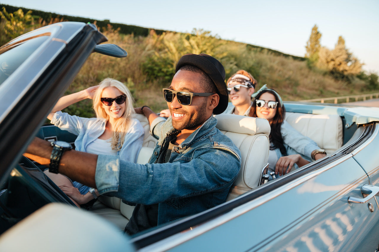 people preventing back pain while driving