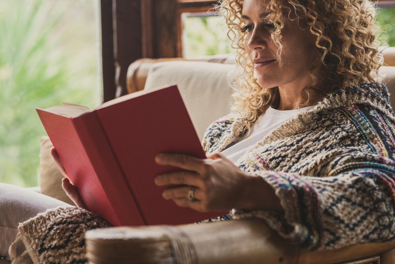woman-sitting-in-best-reading-chair