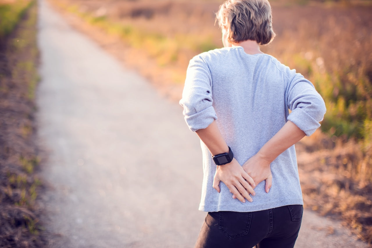woman-with-hip-pain-in-cold-weather