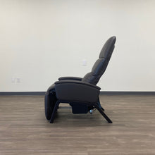 Load image into Gallery viewer, Certified Renewed Svago Lite Zero Gravity Recliner